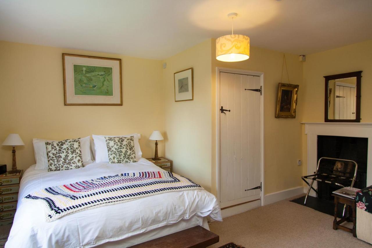 Double Room - Yellow Room