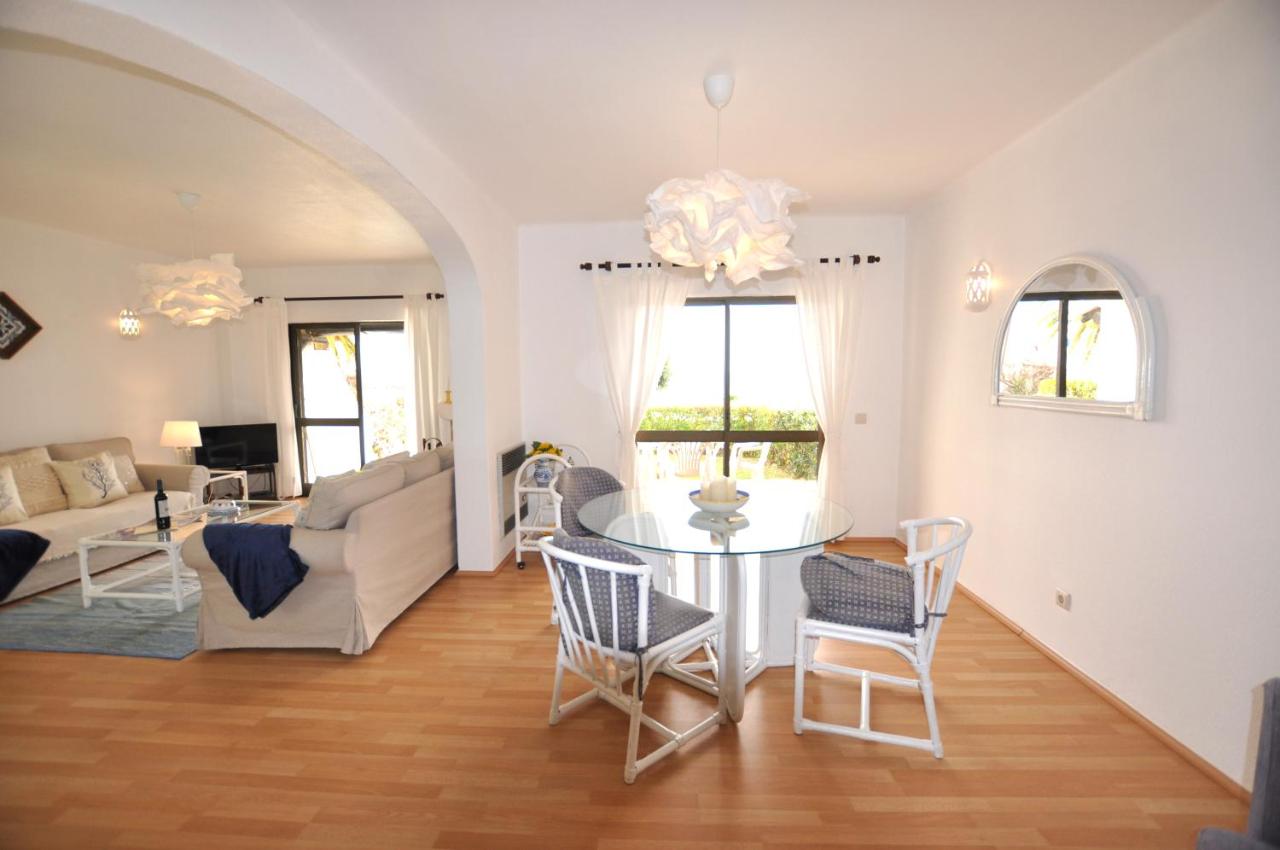 B&B Lagoa - T2 Holiday Cottage near the beach | B112 - Bed and Breakfast Lagoa