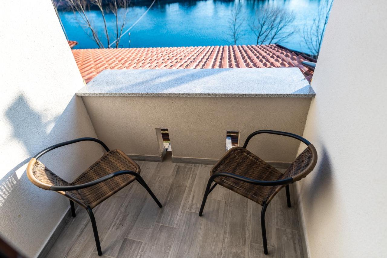 Apartment with Lake View