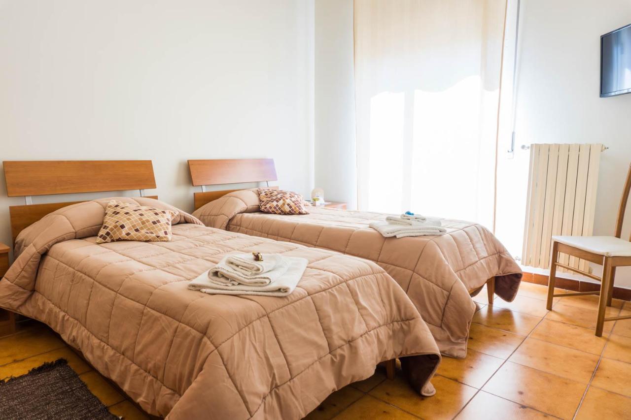 Camera Matrimoniale/Doppia con Letti Singoli con Bagno Privato