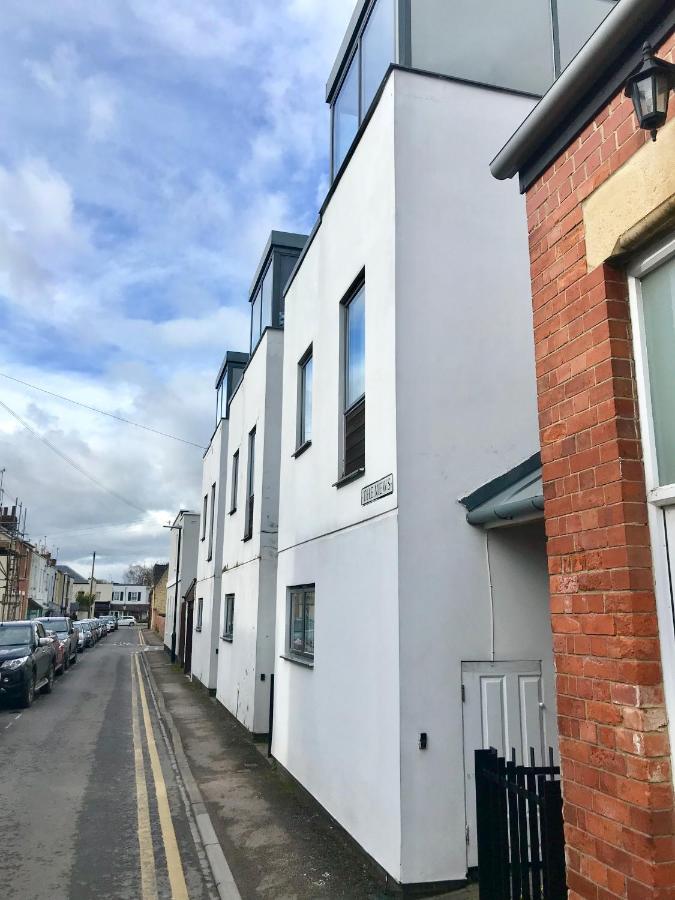 2 The Mews, Upper Bath Street - B&B