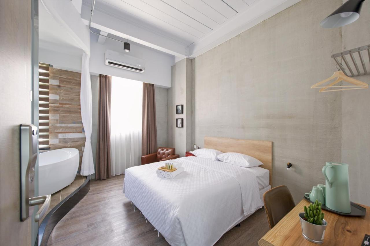 Deluxe Double Room with Shower & Bath