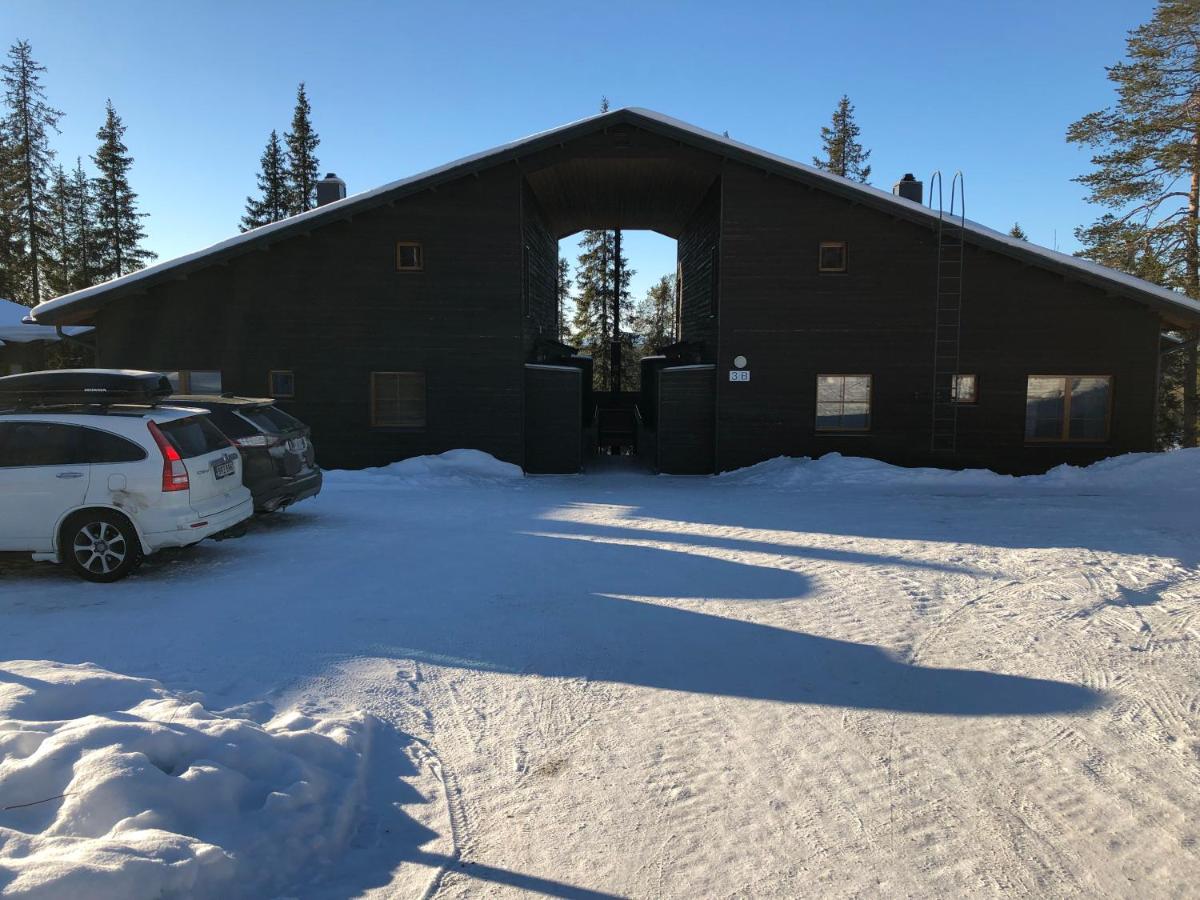 Ruka Center Chalet 3B1 - Ski-In Ski-Out - All services nearby - AC - Fireplace - Wifi - Own parking place - Chambres d'hôtes Ruka