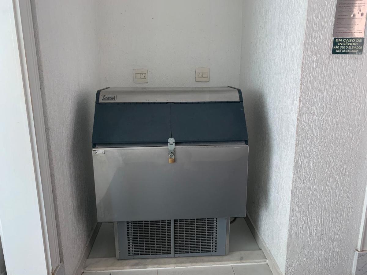 Flat lindo a 120 metros da praia de Riviera de São Lourenço até 4 pessoas - Chambres d'hôtes Bertioga