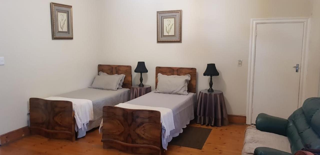 Doppel-/Zweibettzimmer mit eigenem Bad