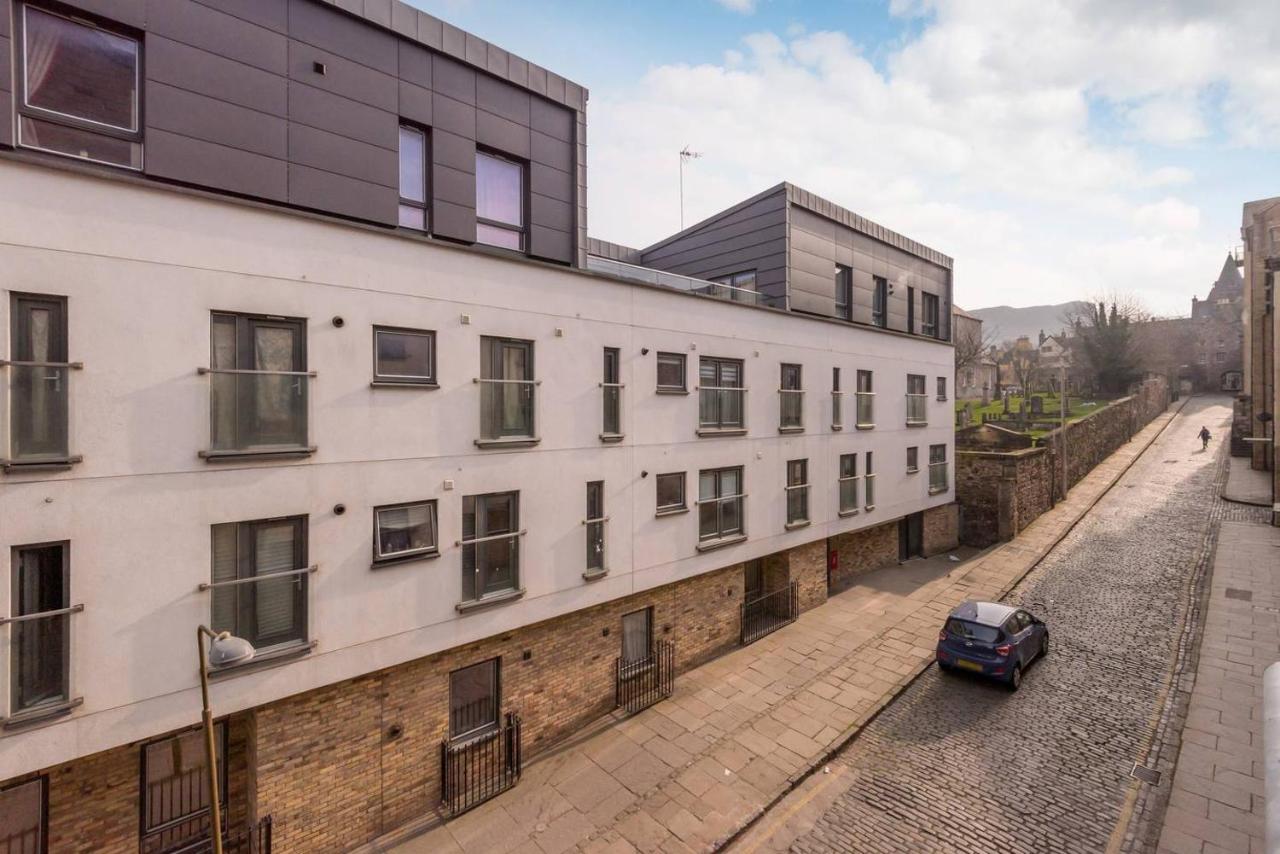 JOIVY Old Town Apartment with Parking Close to Royal Mile - B&B Edimburgo