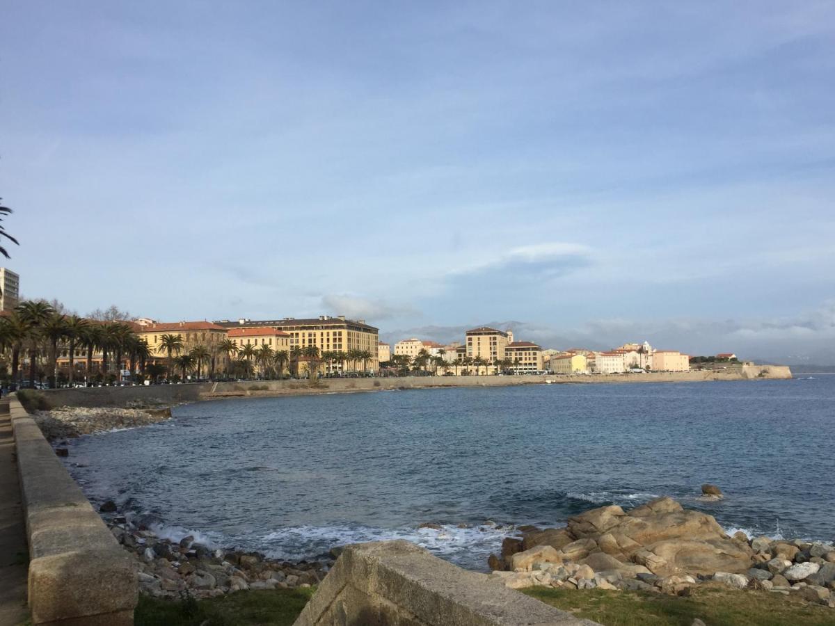 Casone Centre-ville, vue mer - B&B Ajaccio
