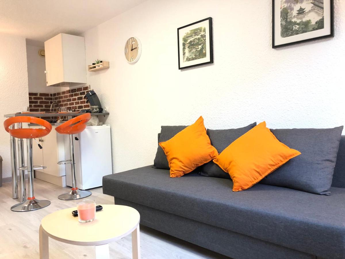 JOLI STUDIO HYPER CENTRE TRES PROCHE VIEUX PORT - B&B