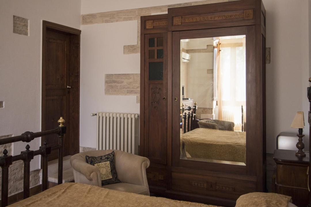 Habitación con cama grande 