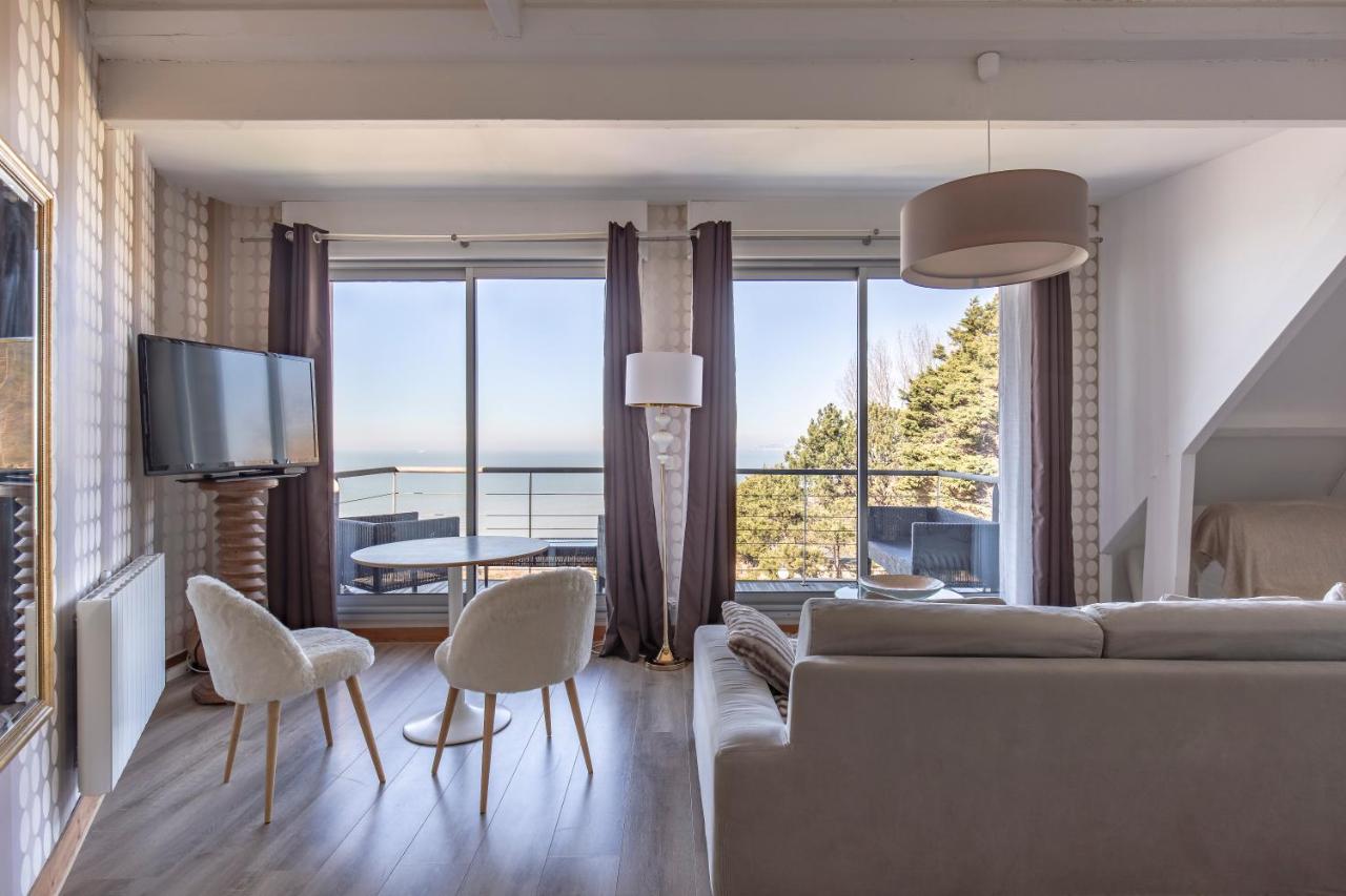 Deluxe Suite with Sea View