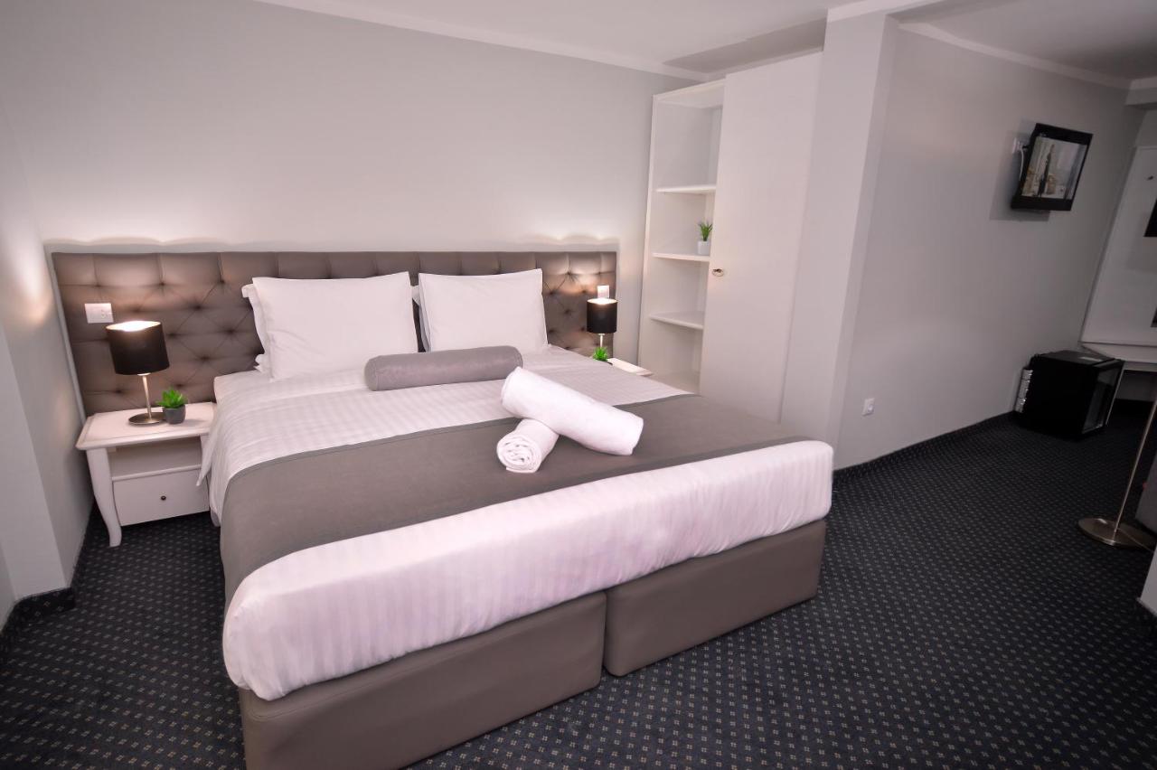 One-Bedroom Apartment with Balcony