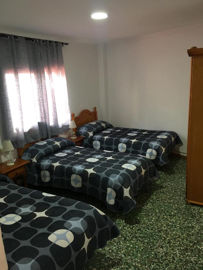 Basic Triple Room with Shared Bathroom
