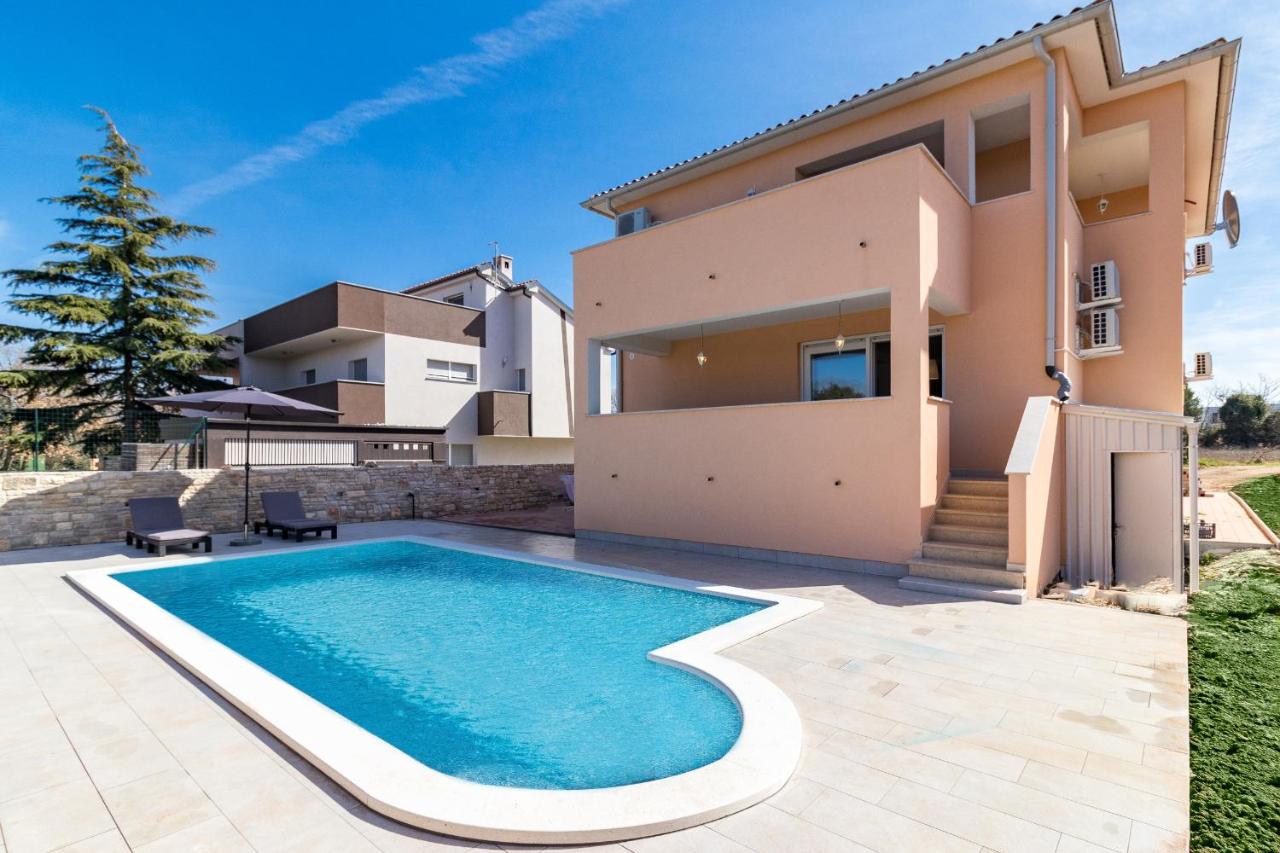Villa Tiana - B&B Peroj