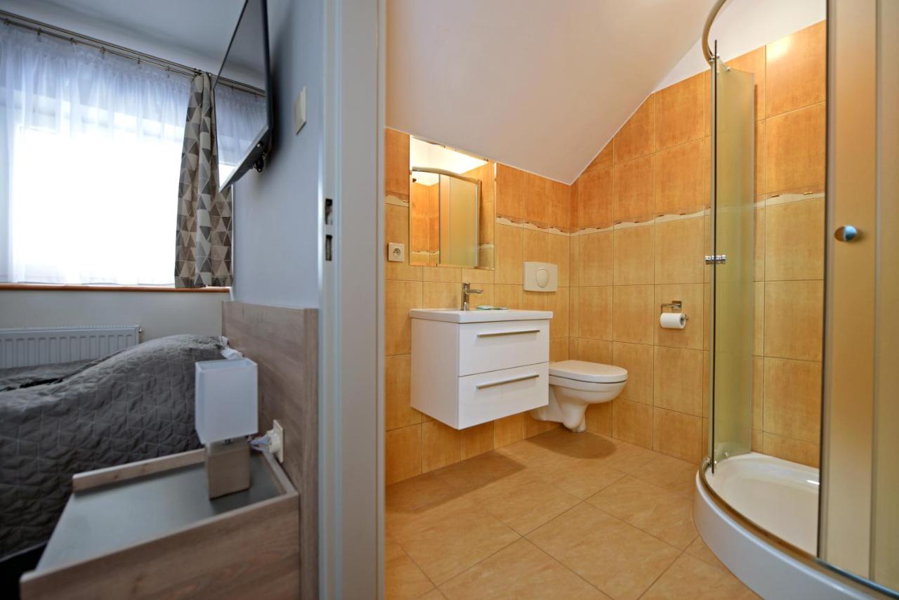 Twin Room with Shower