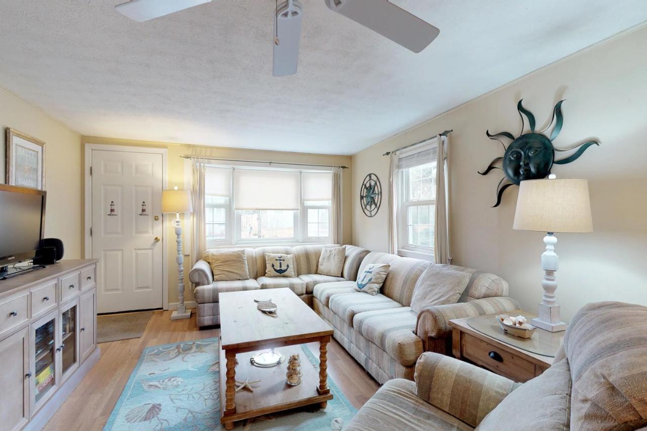 Captain's Quarters - B&B West Yarmouth