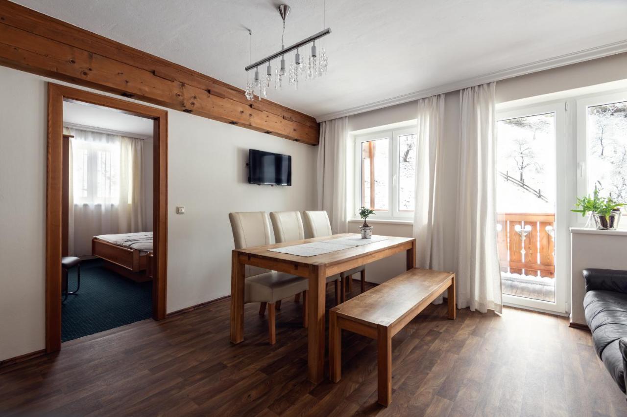 Standard Two-Bedroom Apartment with Balcony (5 Adults)