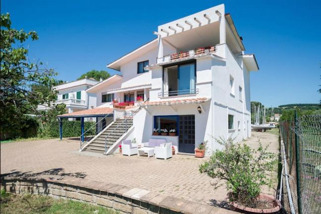 Verde Blu Lakefront Boutique Holiday Apartments Trevignano Romano - Chambres d’hôtes