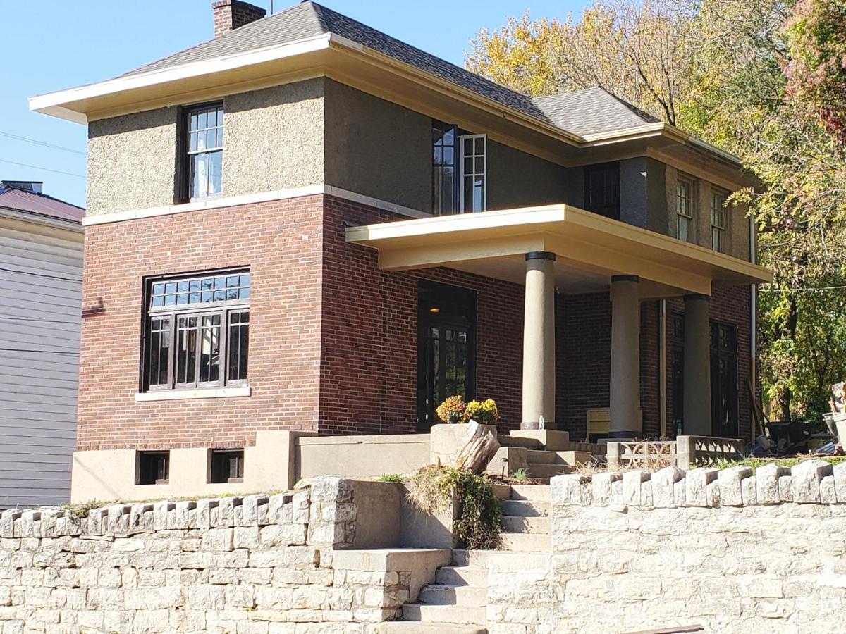 Prairie Style Home by Frank Lloyd Wright Disciple - Chambres d’hôtes