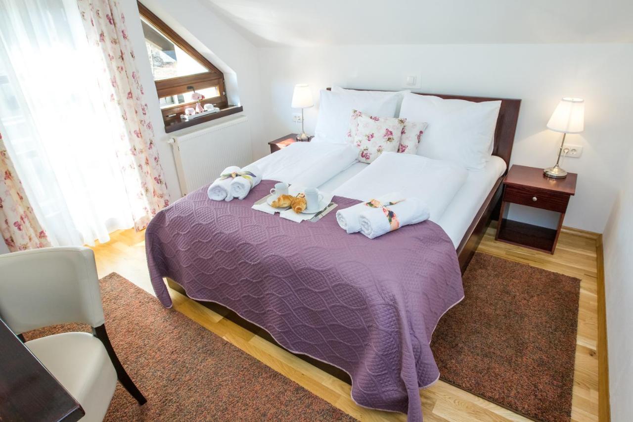 Standard Double Room with Forest View
