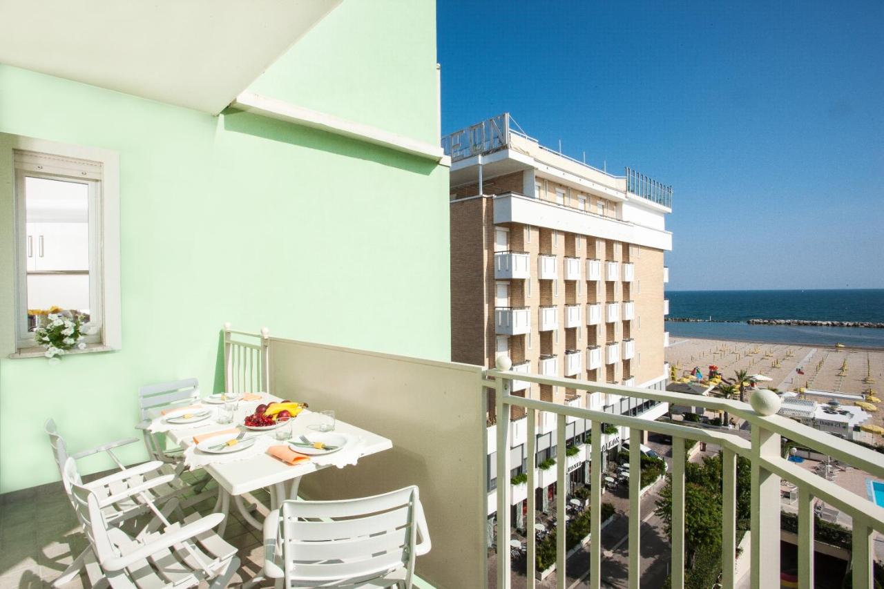 Apartment with Balcony and Sea View