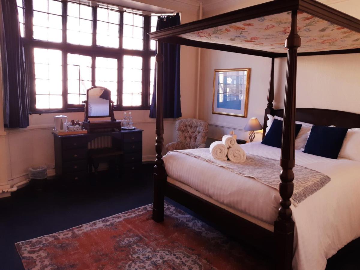 Double Room with Four Poster Bed - No Dogs