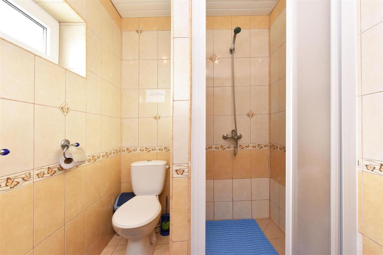 Doppel-/Zweibettzimmer mit Dusche
