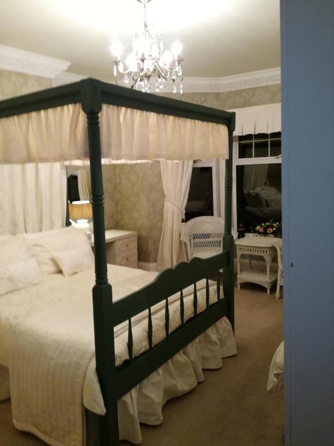 Double or Twin Room with Four Poster Bed with Seaview