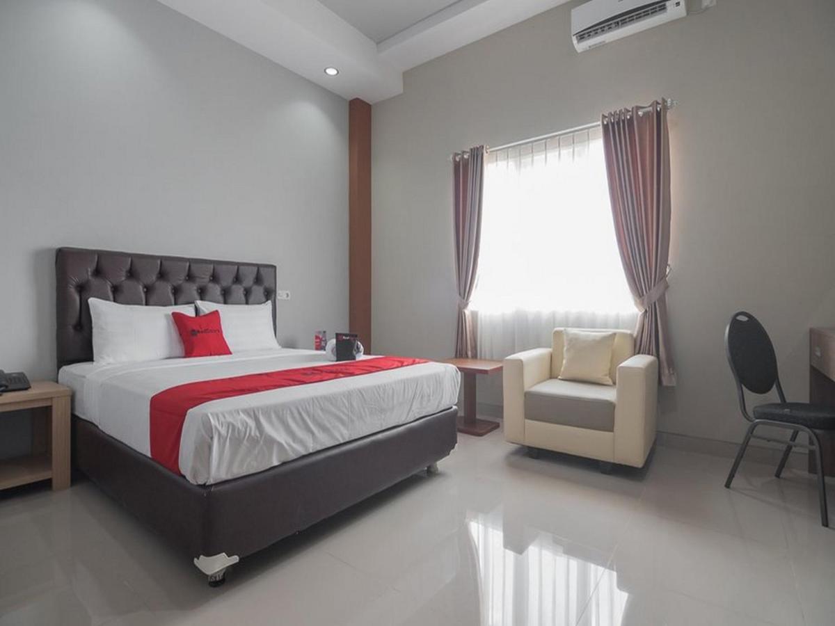 B&B Samarinda - RedDoorz near Islamic Center Samarinda - Bed and Breakfast Samarinda