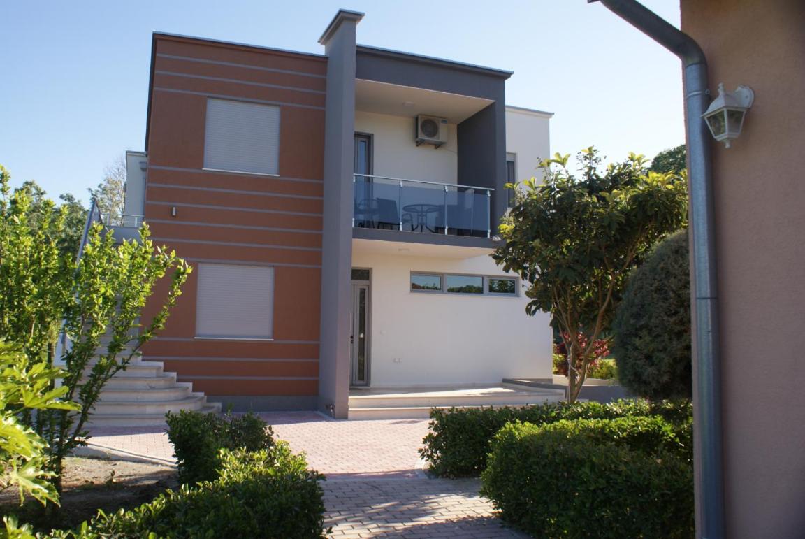 Apartment with Garden View