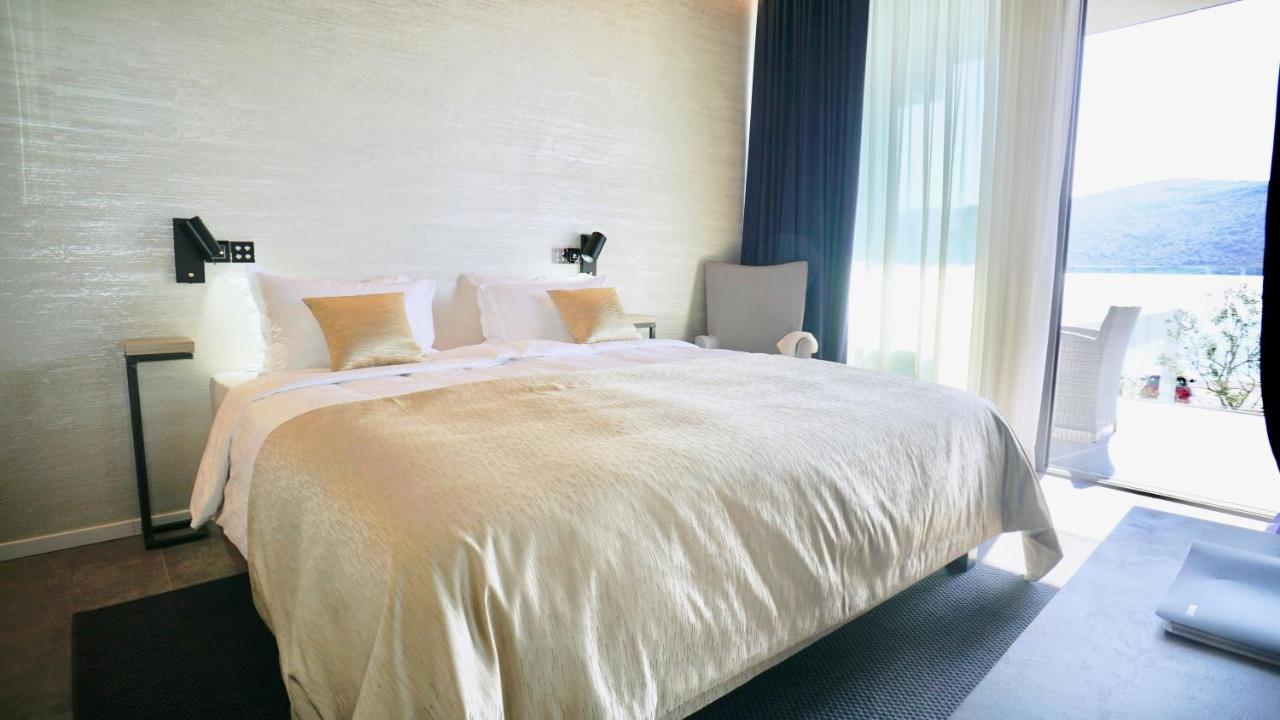 Deluxe Double Room with Balcony and Sea View