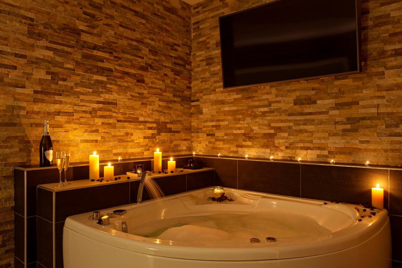 Luxury Triple Room with Jacuzzi