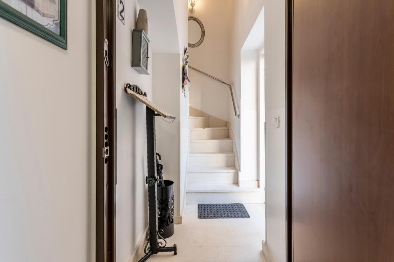 Deluxe One-Bedroom Apartment