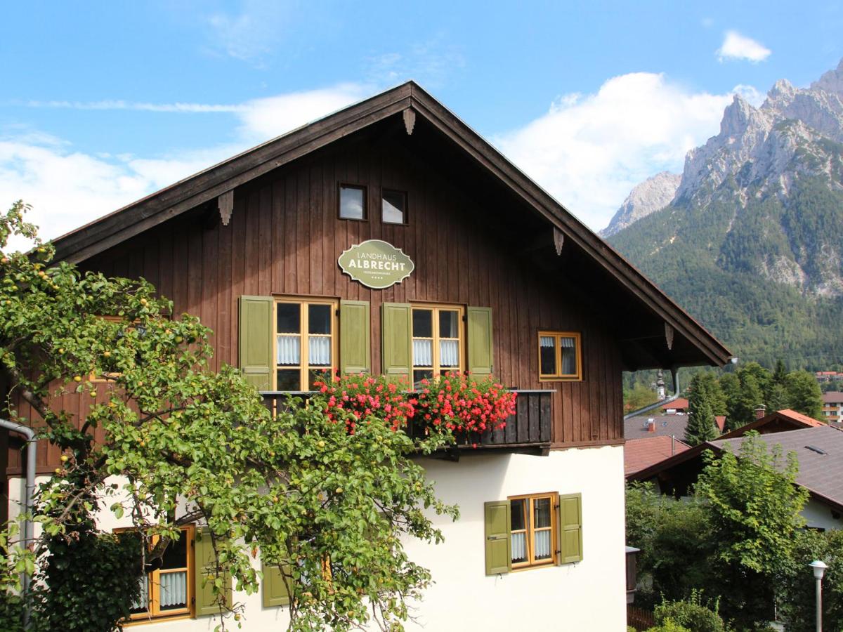 B&B Mittenwald - Landhaus Albrecht - Bed and Breakfast Mittenwald