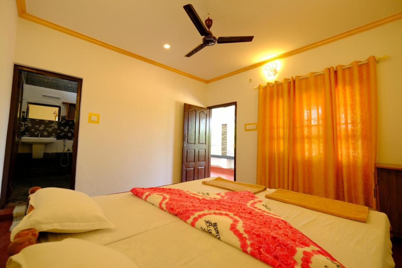 Deluxe Double Room (2 Adults + 1 Child)