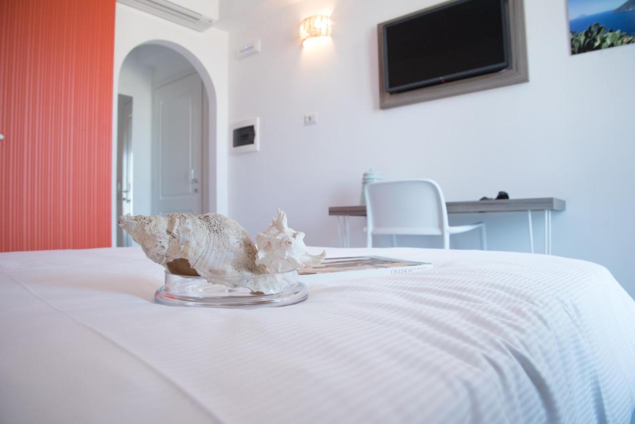 Standaard Tweepersoonskamer met 1 of 2 Bedden en Uitzicht op Zee