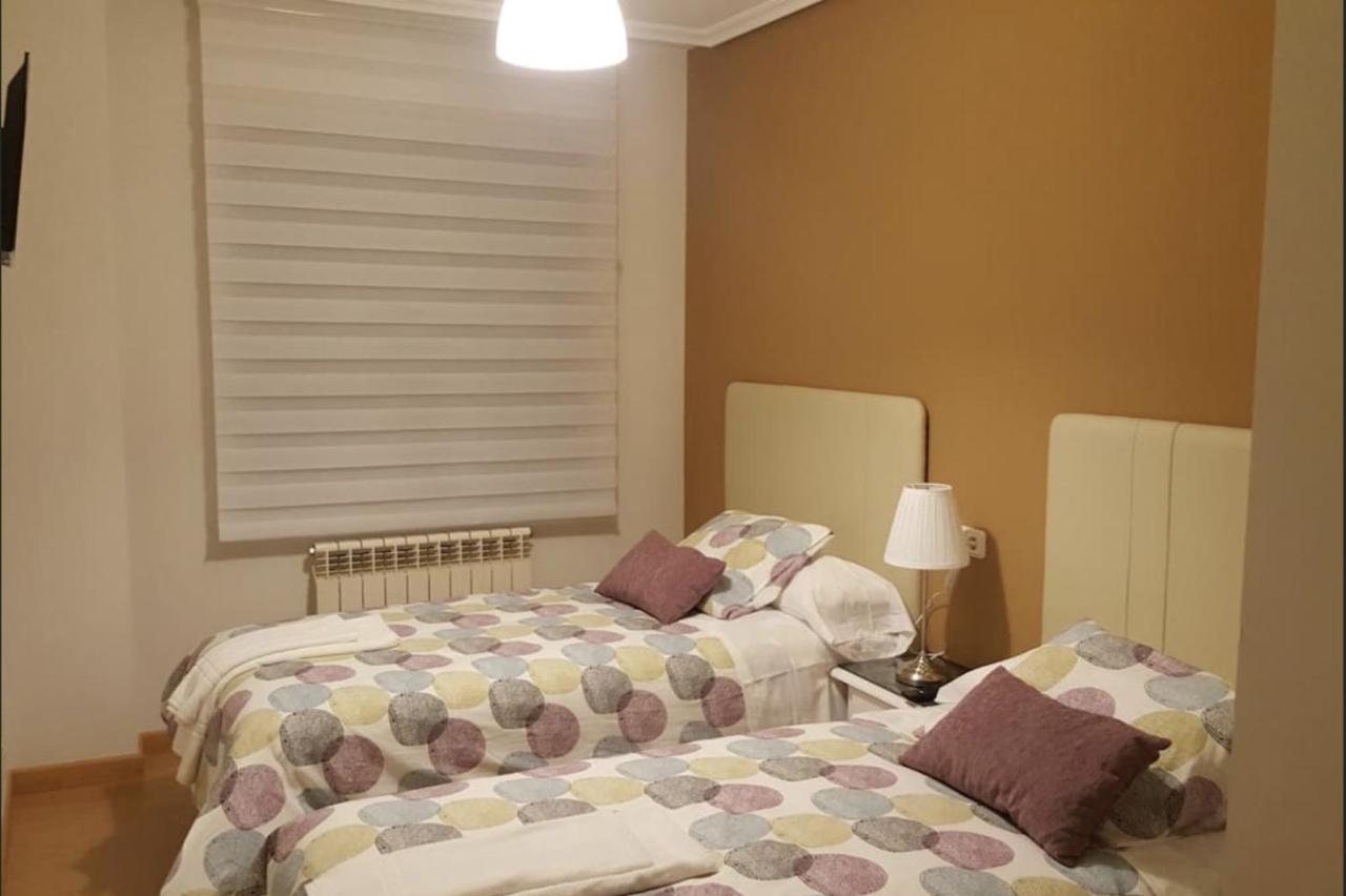Chambre Lits Jumeaux avec Salle de Bains Commune