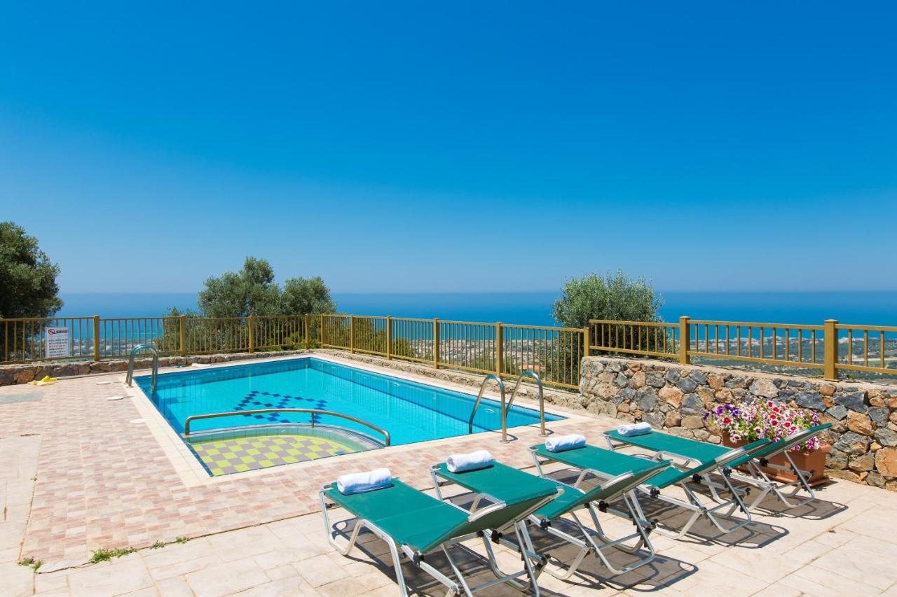 B&B Maroulás - Maroulas Villas Ioanna & Stavros, stunning views, By ThinkVilla - Bed and Breakfast Maroulás