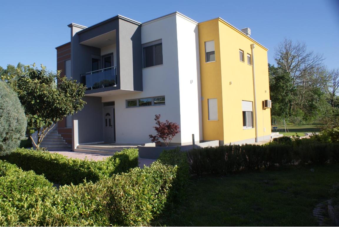 Apartment with Garden View