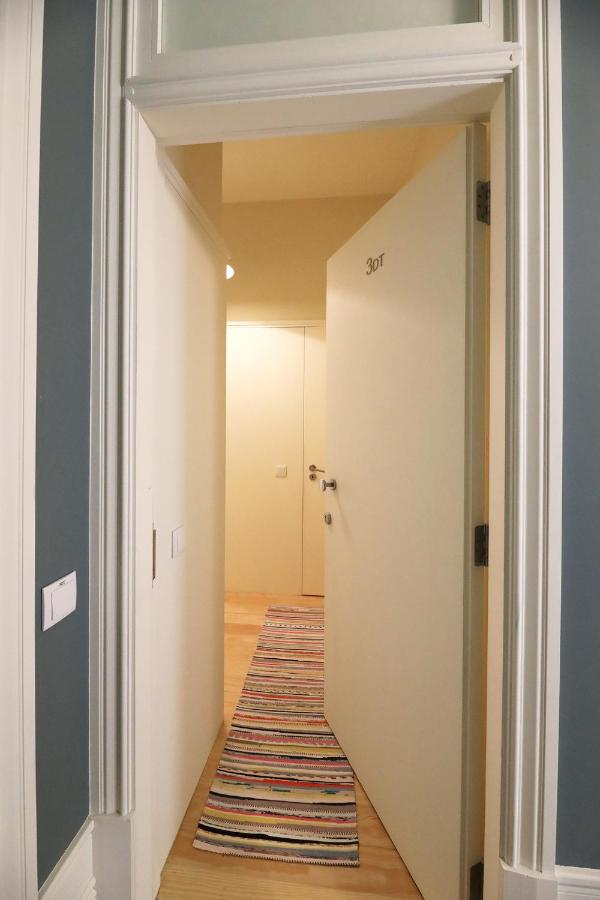 FLH Almada Cozy Apartment with View - B&B Oporto