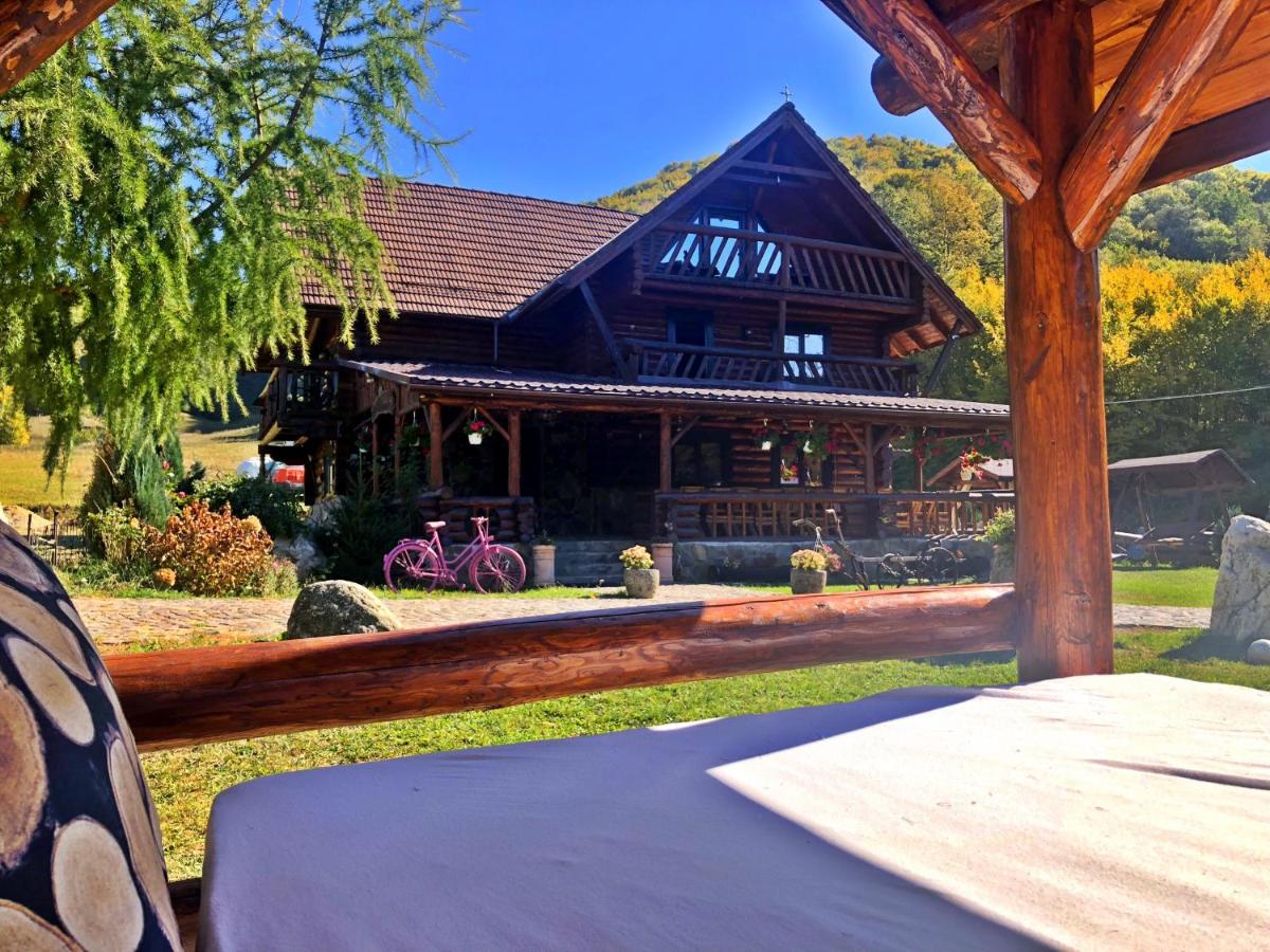 Cabana din Groapa Frumoasa - B&B
