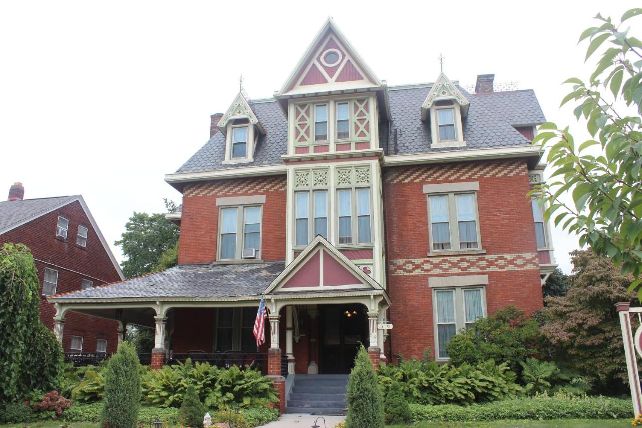 B&B Erie - Spencer House Bed & Breakfast - Bed and Breakfast Erie