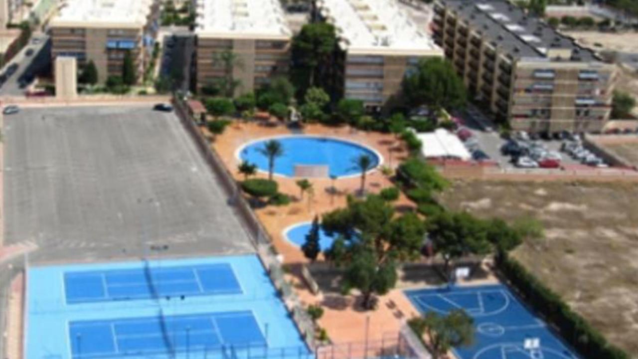 PRIMERA LÍNEA, PISCINA, WiFi, PÁDEL y más! #1 - B&B