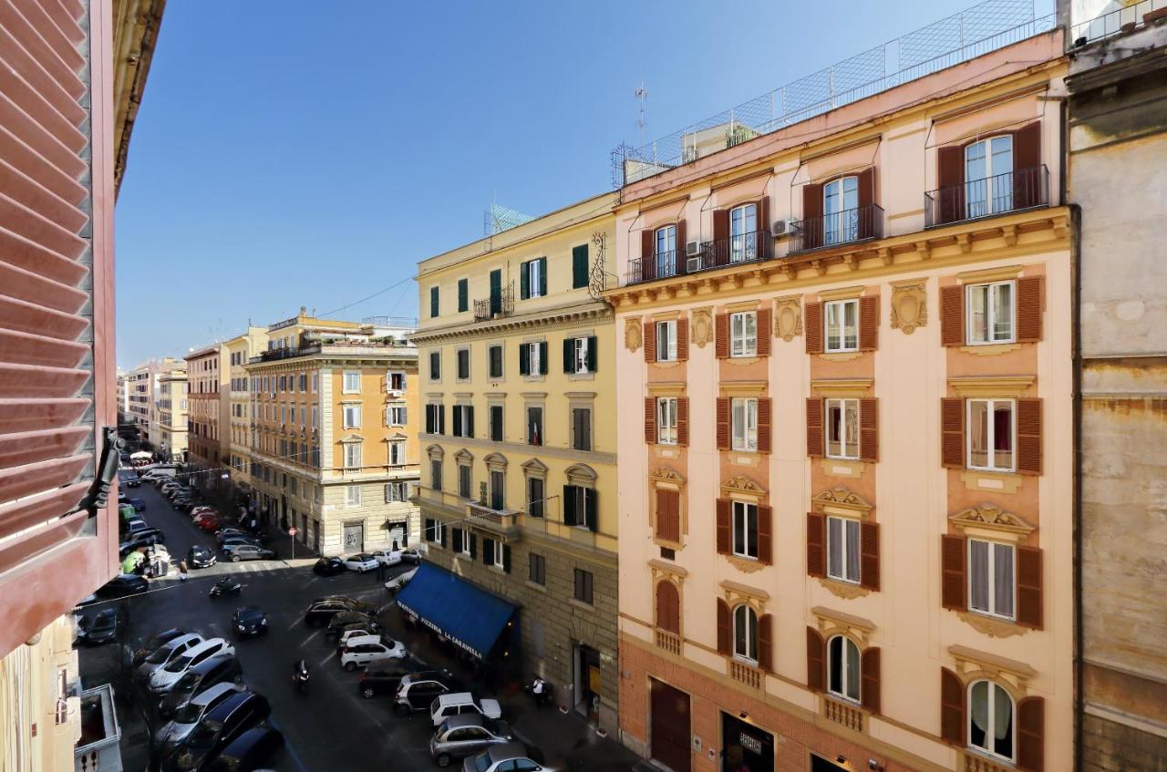 Deluxe rooms and Chilling Jacuzzi Suite Guesthouse - B&B Roma