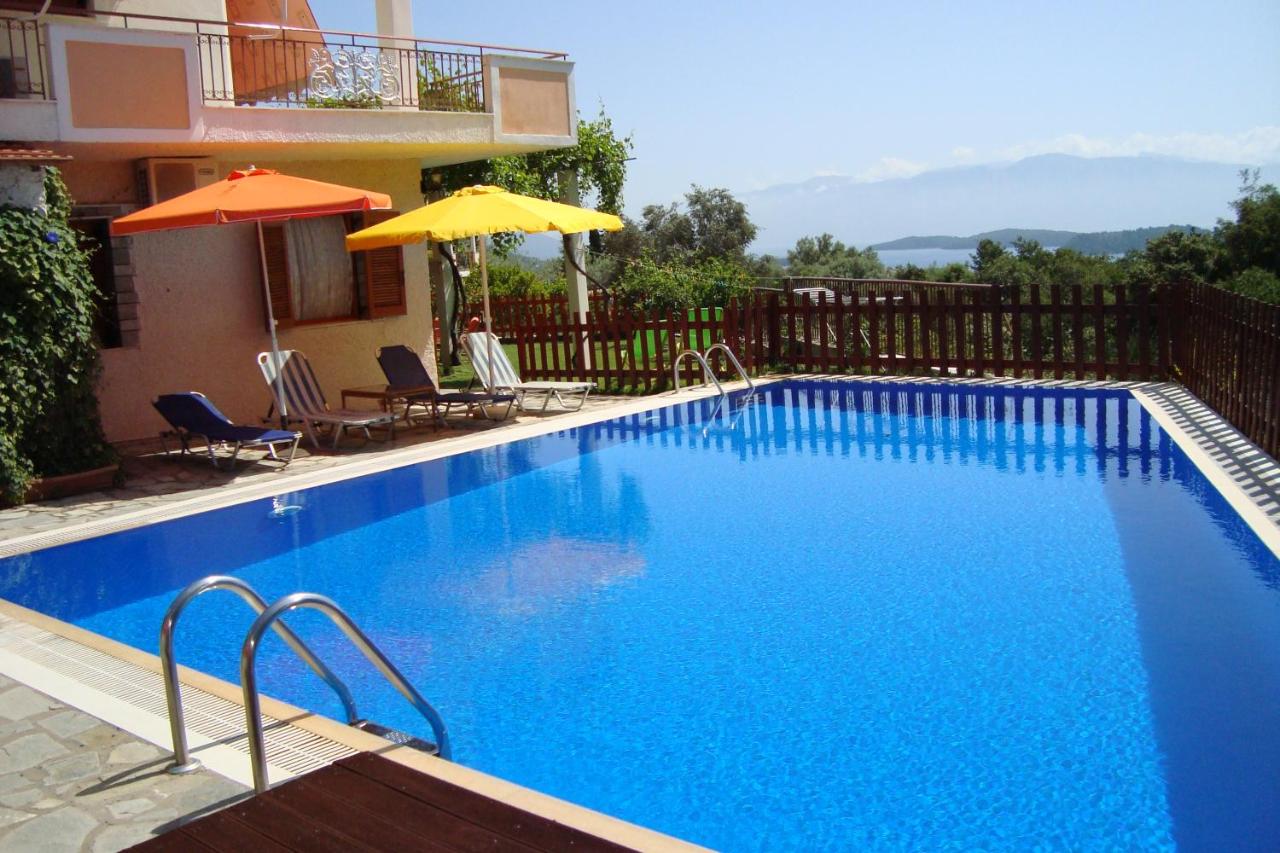 B&B Agios Christoforos - Villa's ground floor apartment with 60 qm swimming pool - Bed and Breakfast Agios Christoforos