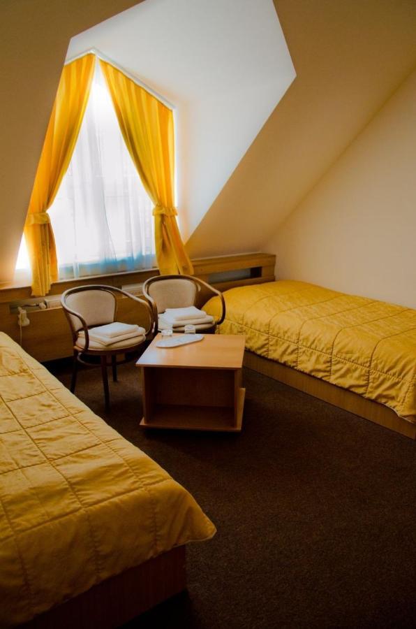 Doppel- oder Zweibettzimmer