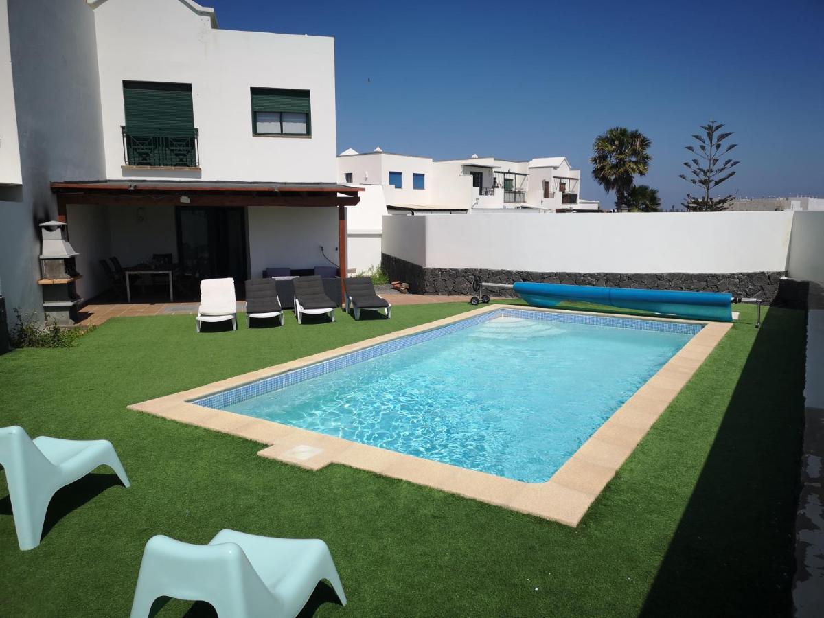 B&B Playa Blanca - VillaAntonia private huge heated pool and super fast wifi - Bed and Breakfast Playa Blanca