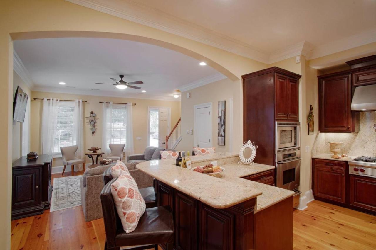 Beautiful 3Bed Townhome in Historic Downtown Savannah - Ferienwohnung Savannah