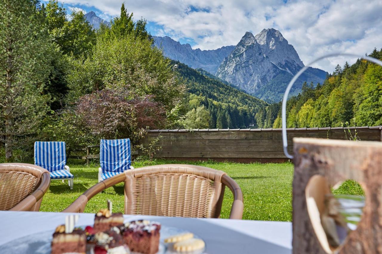 B&B Garmisch-Partenkirchen - Ferienwohnungen - Seehaus Riessersee - Bed and Breakfast Garmisch-Partenkirchen