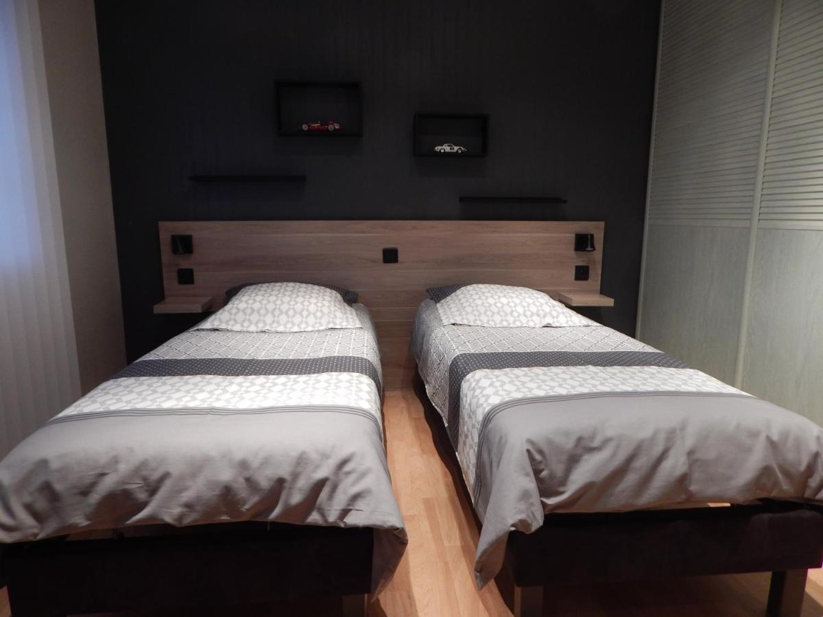 Doppel- oder Zweibettzimmer