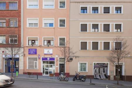 Piso Zona Plaza España, junto a Montjuic, - B&B Barcellona